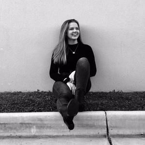 Meet your Posher, Caitlin